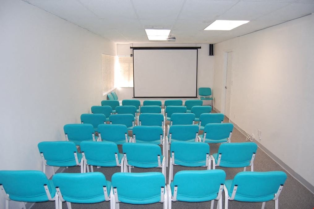Blue Event Venue – Easy Access - Room #101, High-Impact Presentations (Up to 50 Guests)