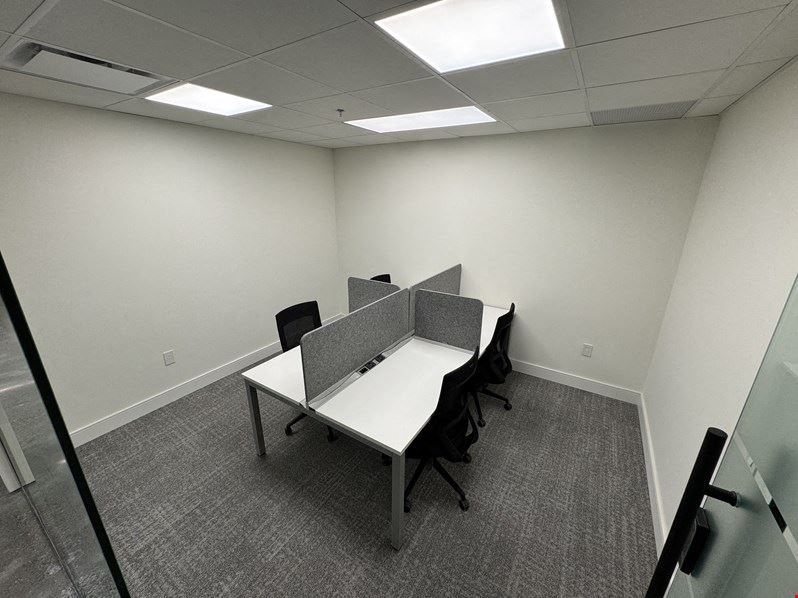 Office Evolution International - Toronto Massey Tower - Office Evolution