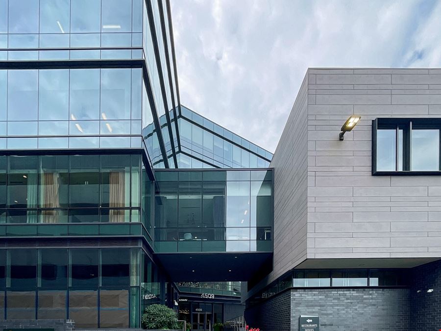 NC, Raleigh - Spaces Crabtree Terrace