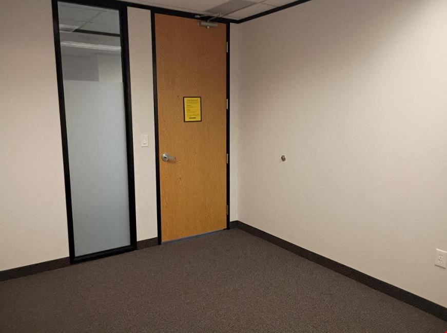 Workstyle Flexible Spaces - 8330-8360 Lyndon B Johnson Fwy