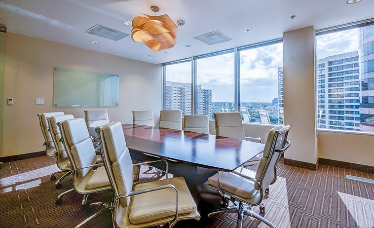 10 Person Meeting Room