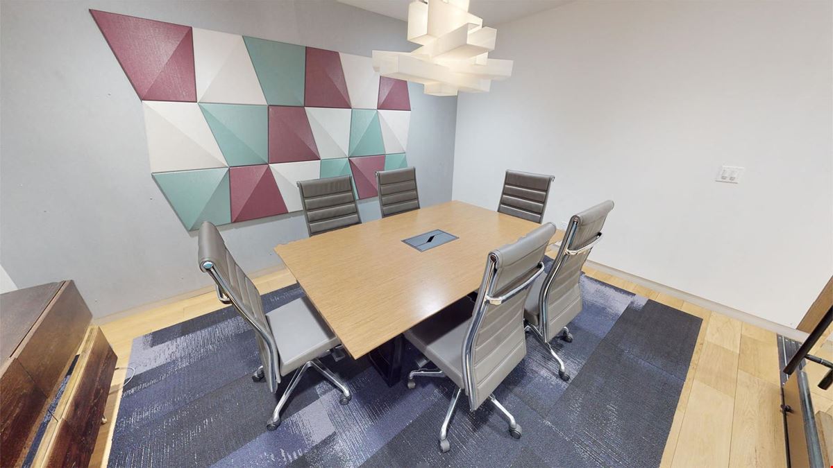 Large Conference Room - Seats 6
