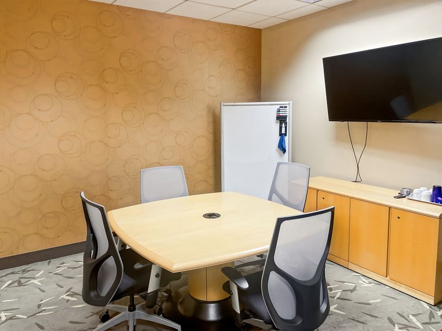 IL, Oak Brook - Oak Brook Pointe