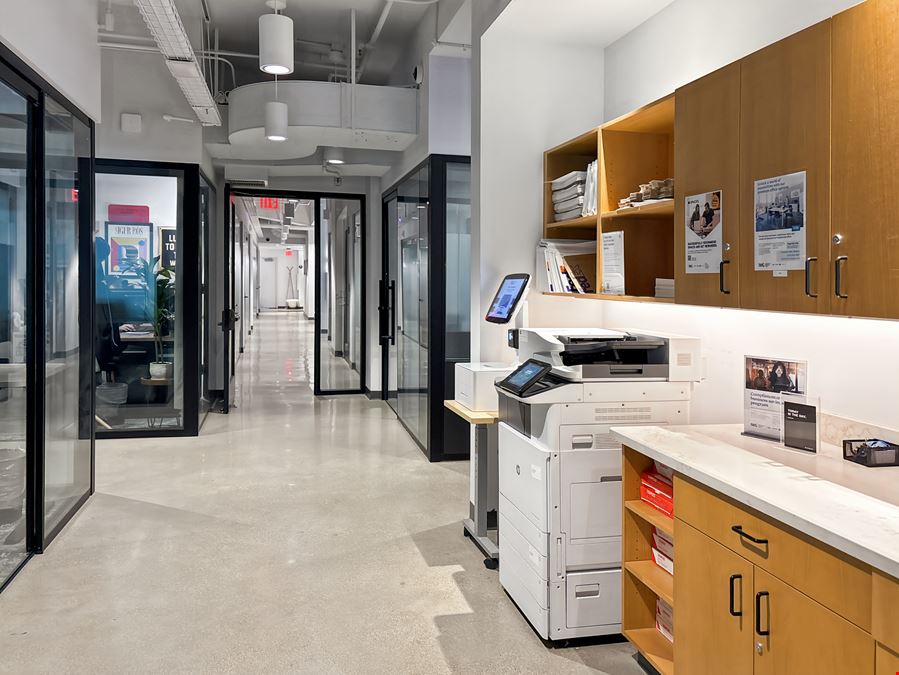 CA, Long Beach - 145 W Broadway