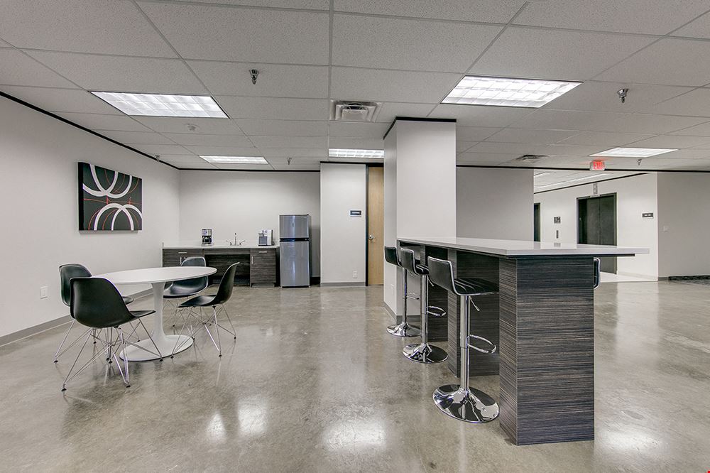 8330-8360 Lyndon B Johnson Fwy