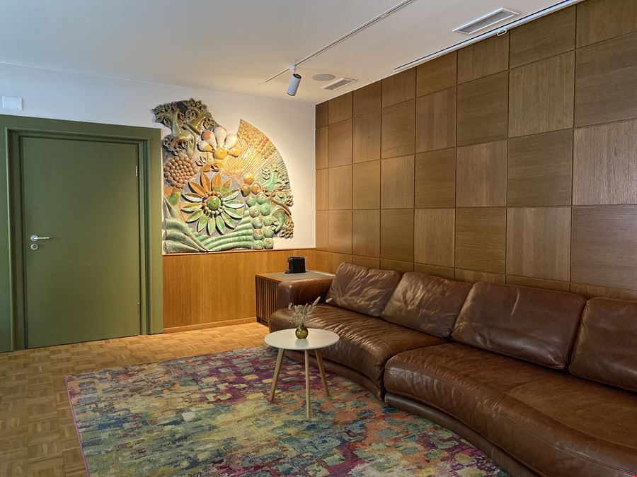 THE GATE BERLIN - MADMEN