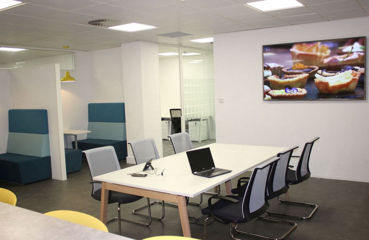 Shared workspaces at Confero Workspace | CoworkingCafe
