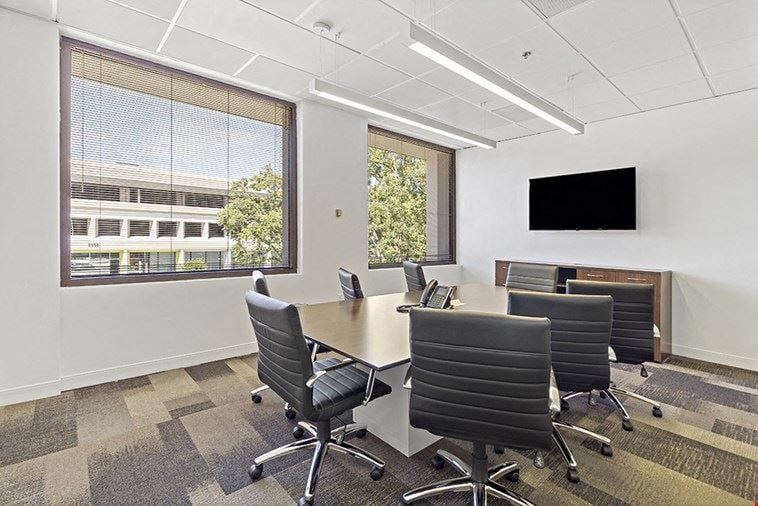 8 Person Meeting Room