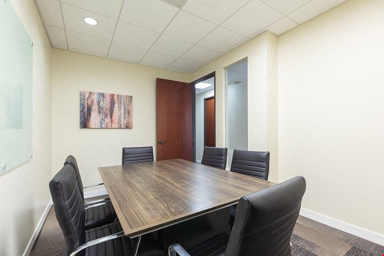 6 Person Meeting Room - Medium