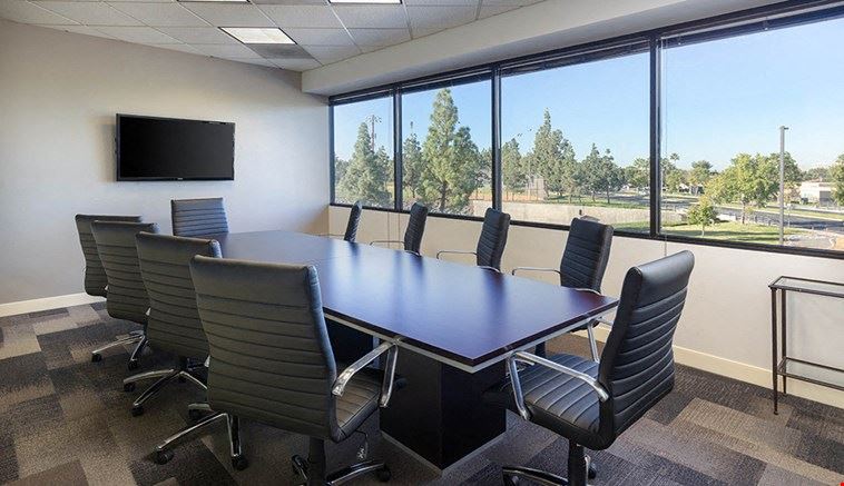10 Person Meeting Room