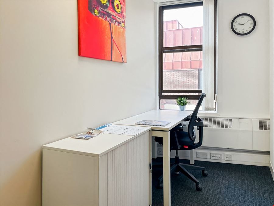 Regus - Cloth Market