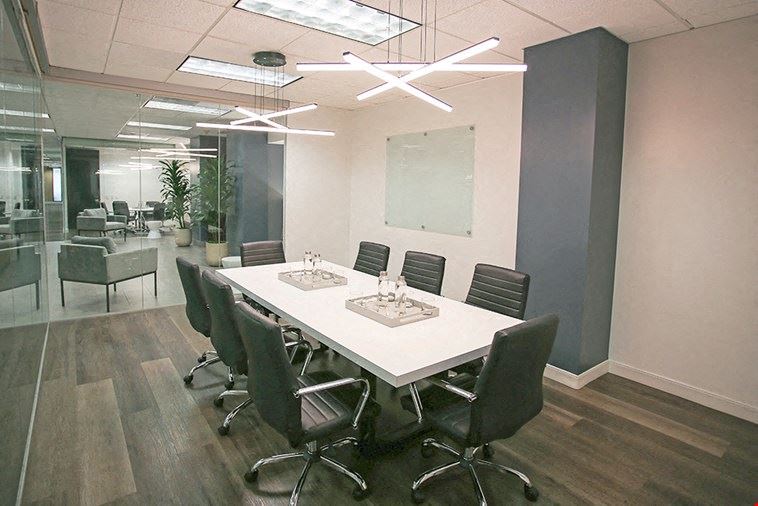 8 Person Meeting Room - Large