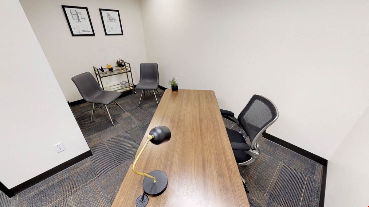 Executive Workspace - Lakeline