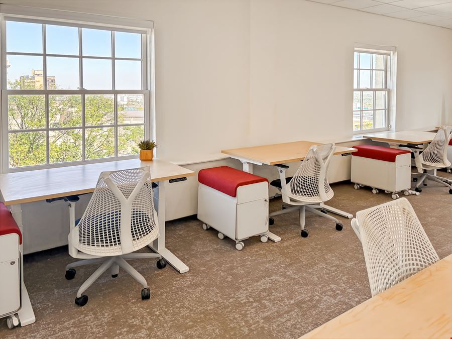 NE, Omaha - 2027 Dodge St