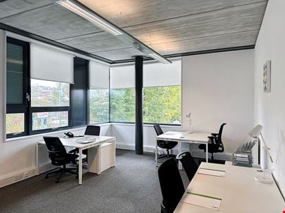 Basepoint - Holmethorpe Avenue