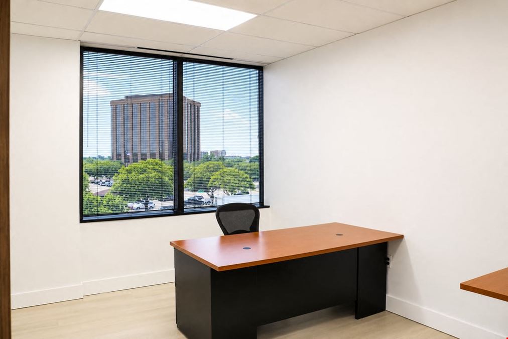 Exterior Private Office 320-06