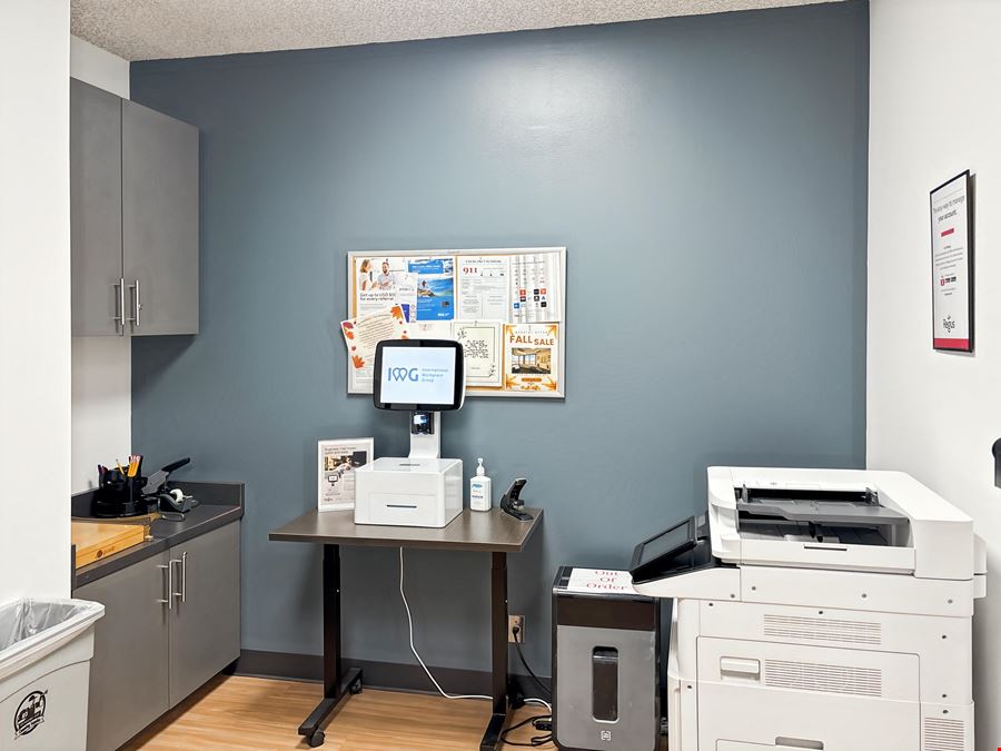 CA, Oxnard - Topa Financial Plaza