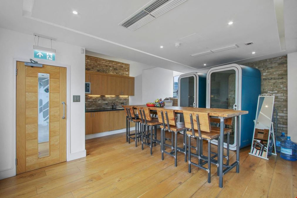 Kitt - Flat Iron Building