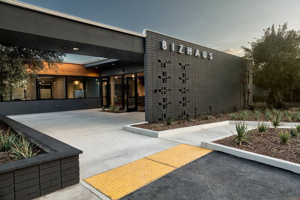 Bizhaus - Costa Mesa