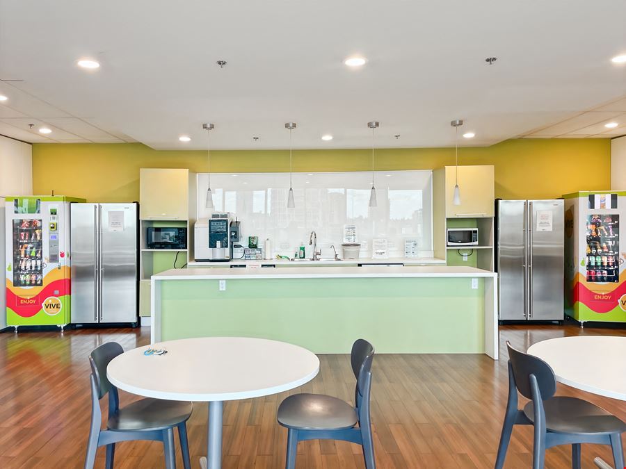 AB, Calgary - 903-8th Ave SW