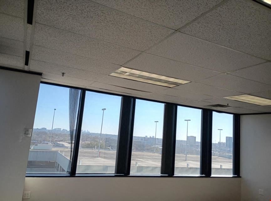 Workstyle Flexible Spaces - 8330-8360 Lyndon B Johnson Fwy