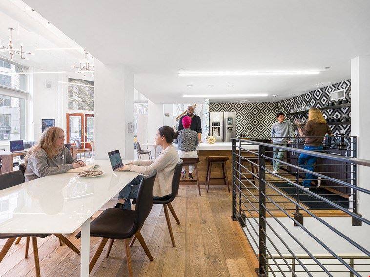 Expansive Day Office