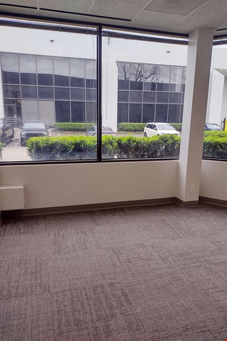 340-350 N Sam Houston Pkwy E