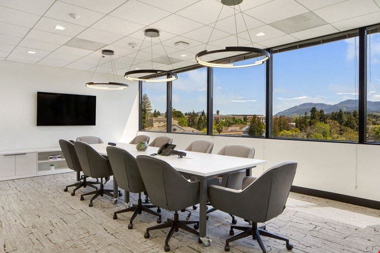 10 Person Meeting Room