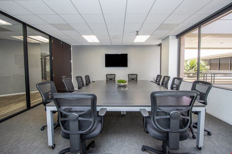 14 Person Meeting Room