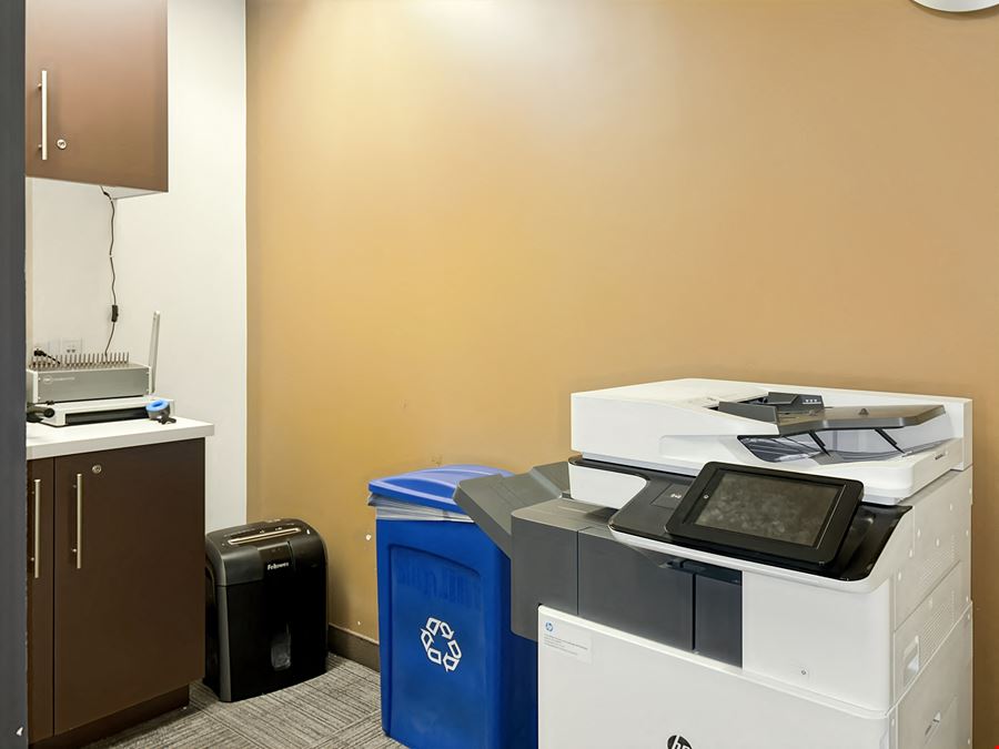 Regus - Montreal - Cathcart & McGill
