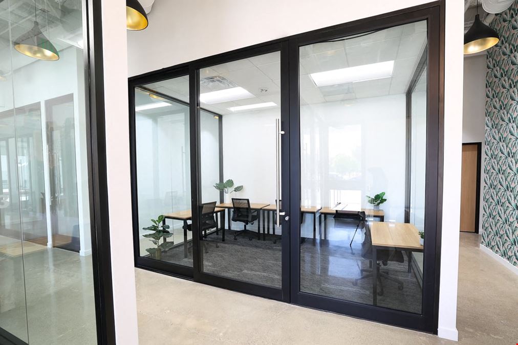 5-Desk Office 115