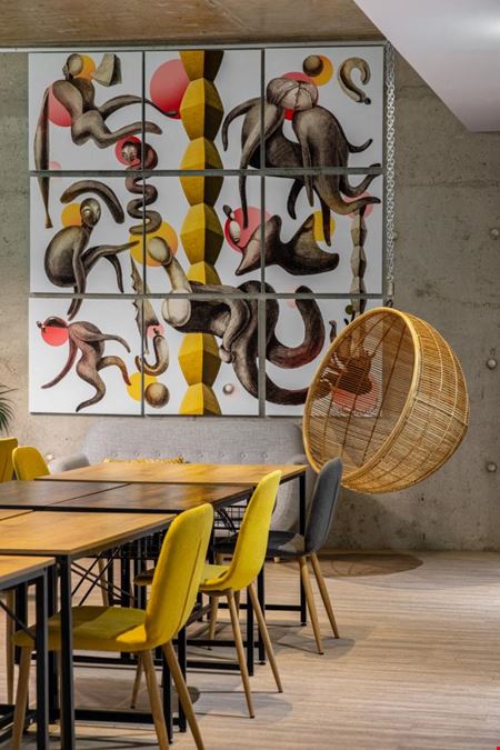 V7 Startup Studio - Bucharest