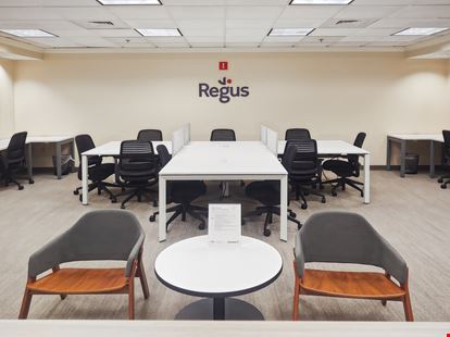Regus - Savannah - 22 Bull St