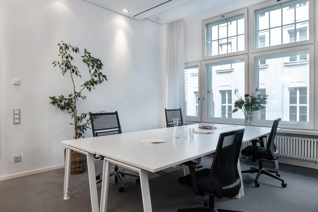 THE GATE BERLIN - UDL