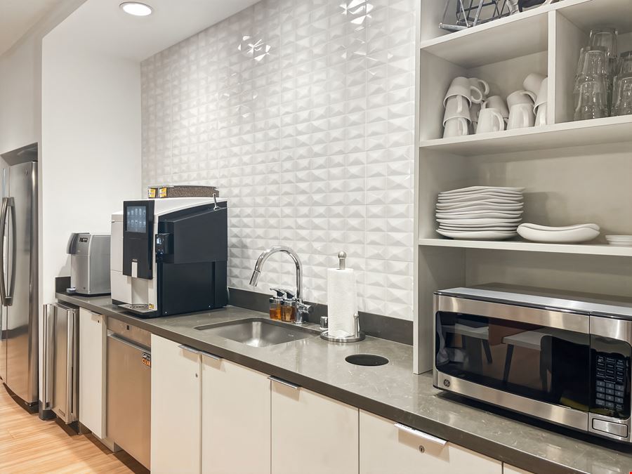 CA, Newport Beach - 5000 Birch Street