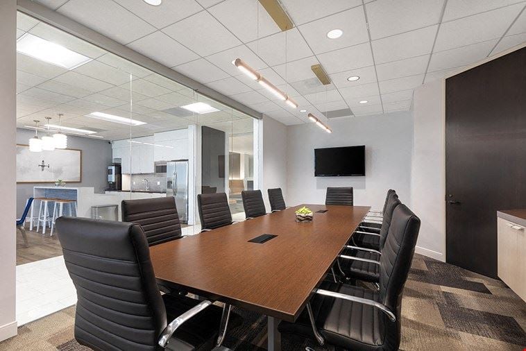 10 Person Meeting Room