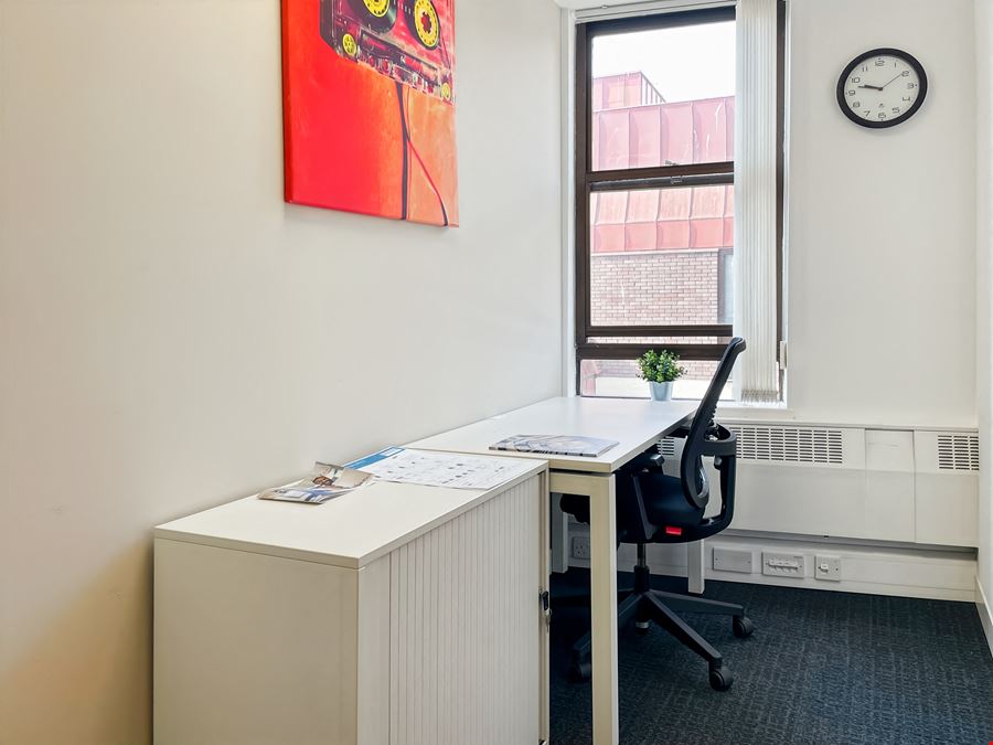 Regus - Cloth Market