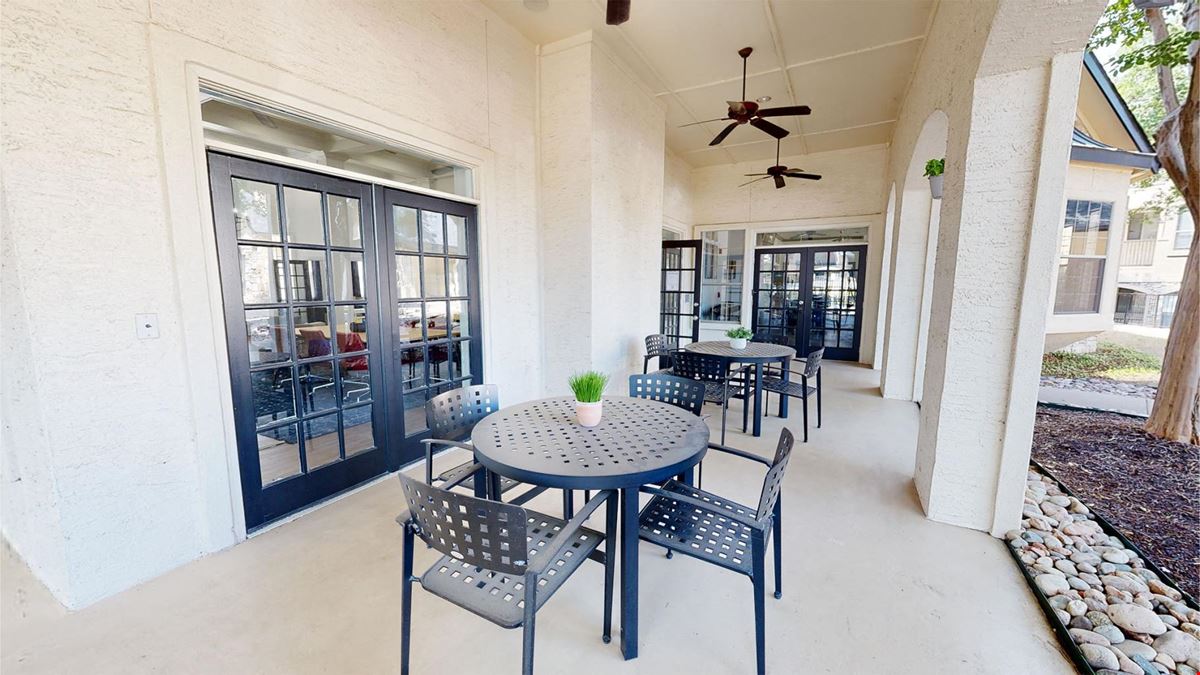 Apt CoWork at Stonebriar of Frisco - Open Seating