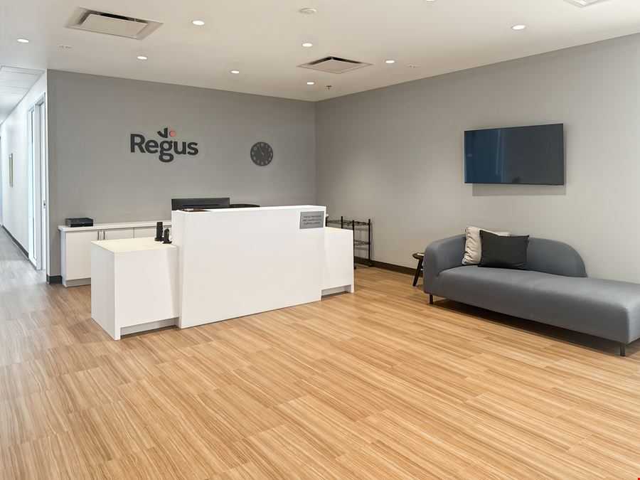 Regus - Sun City - West Palmeras Dr