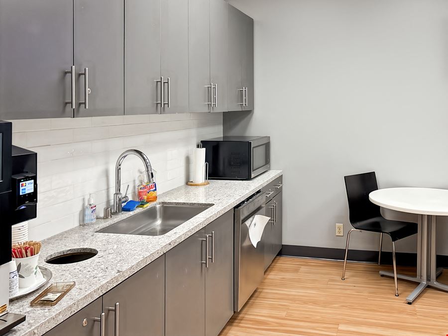 CA, Oxnard - Topa Financial Plaza