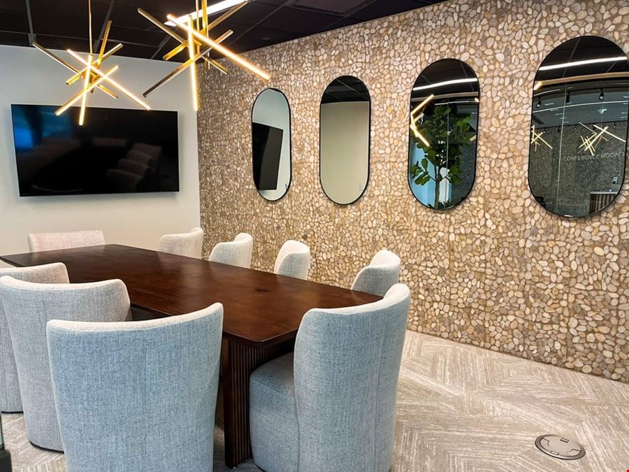 Lucid Private Offices - Camelback/Biltmore