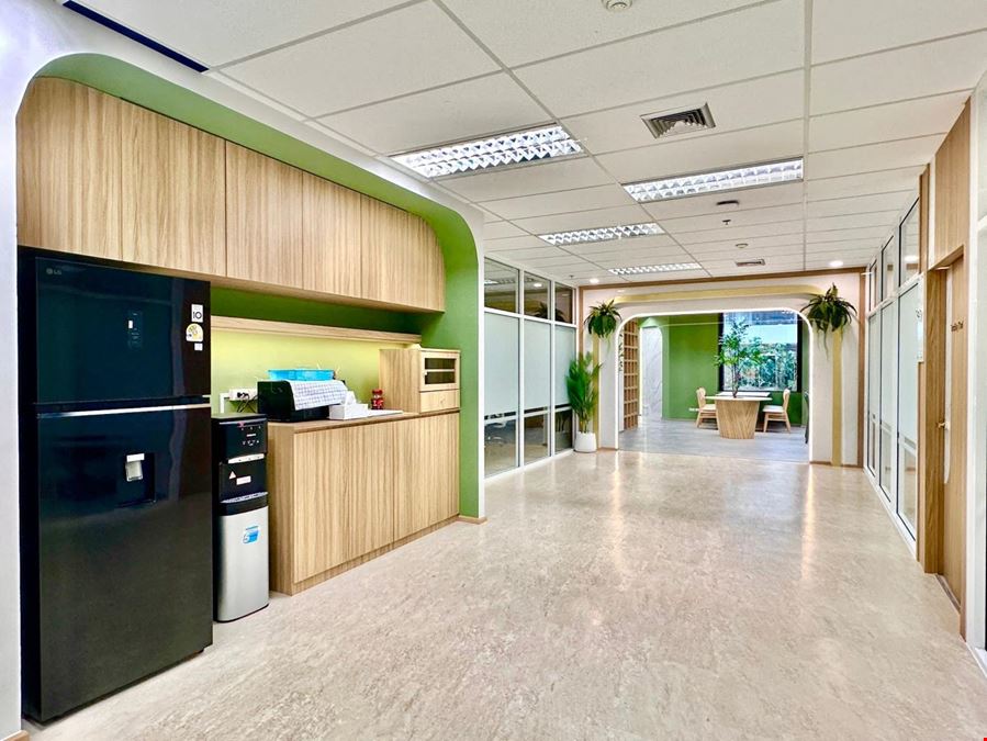 Linuxx Serviced Offices-Emporium Tower 9th Floor