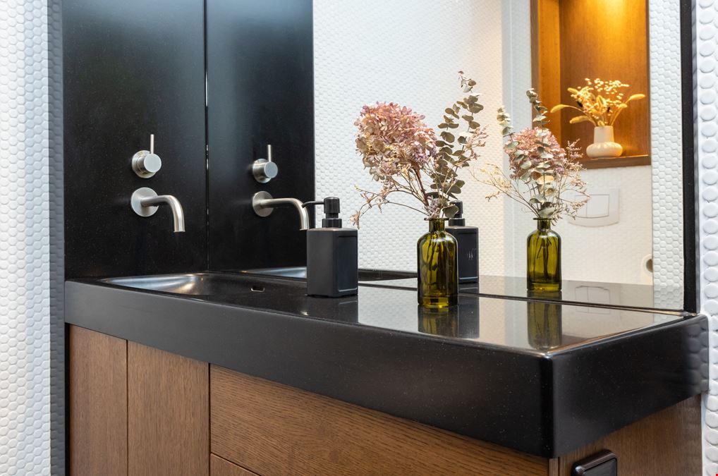 THE GATE BERLIN HQ - TOR 201