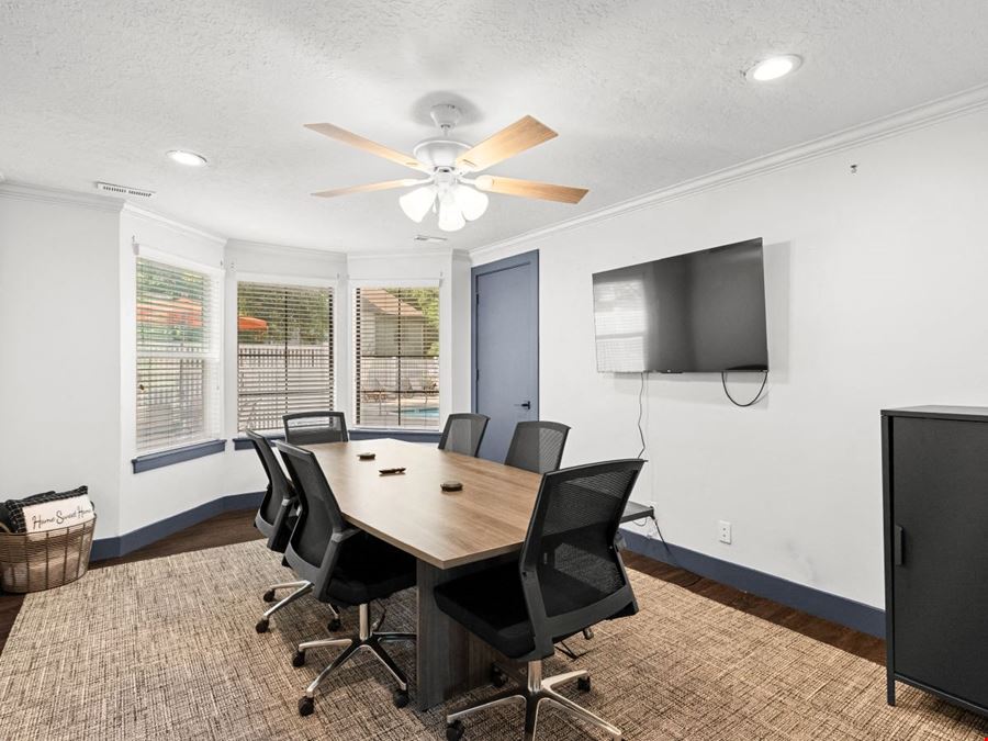 Apt CoWork at Cottonwood Apartments