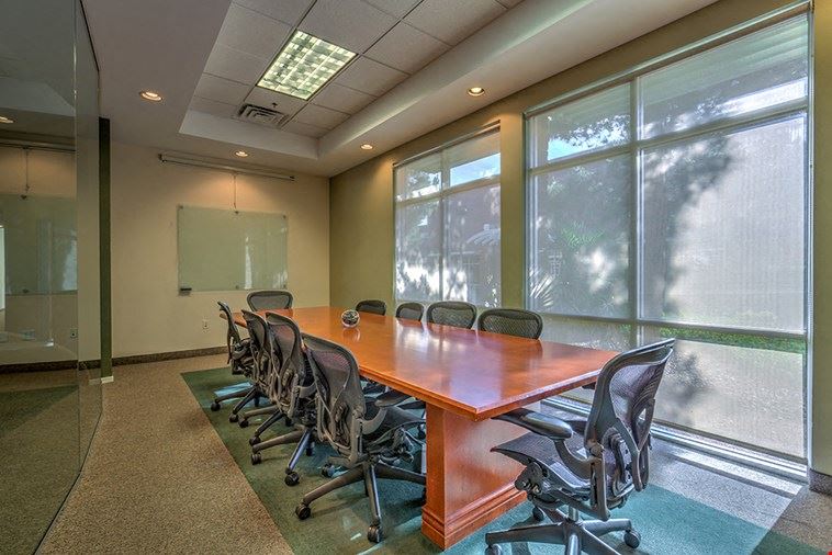 10 Person Meeting Room