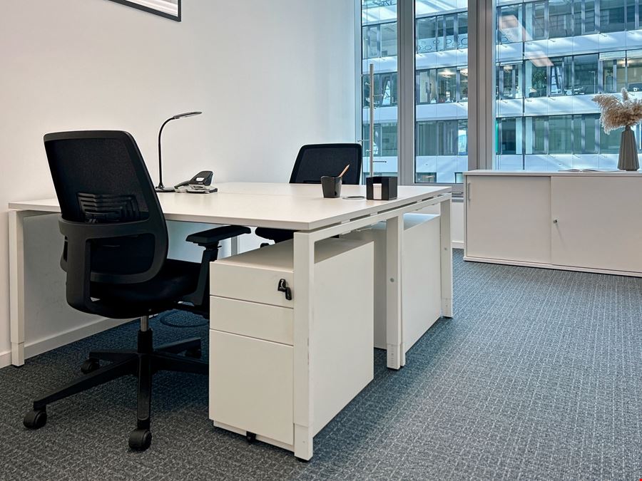 Regus - The Squaire Business Center