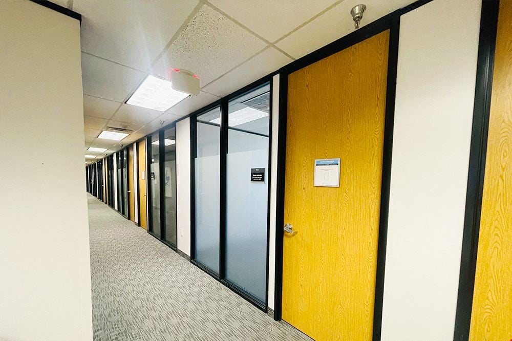 Workstyle Flexible Spaces - 8330-8360 Lyndon B Johnson Fwy