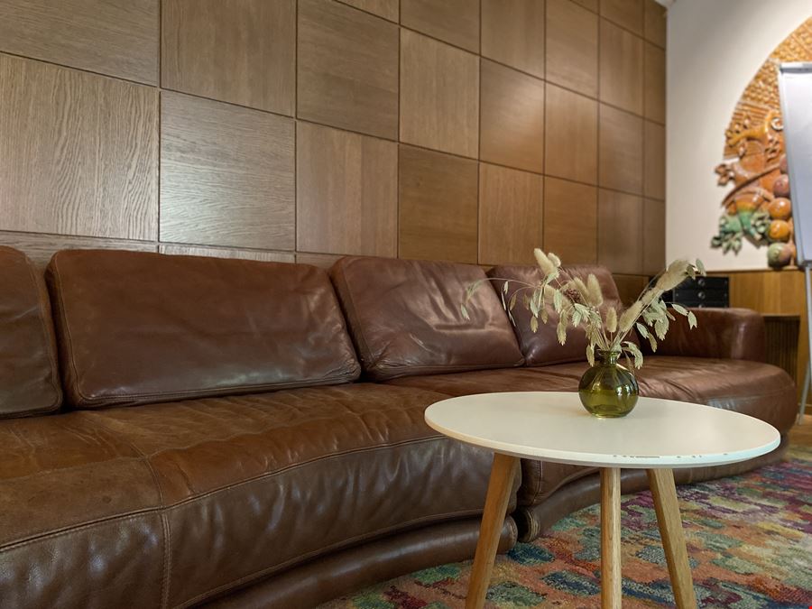 THE GATE BERLIN - MADMEN