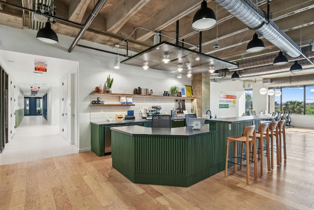 Common Desk - Travis Park Plaza