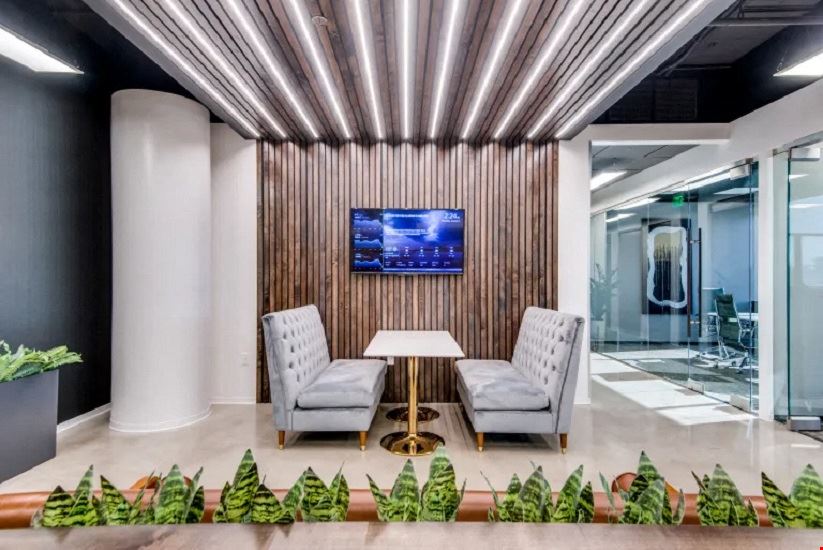 511 East John West Carpenter Freeway